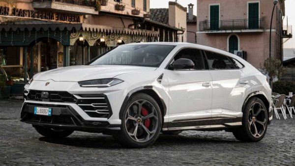 Като стана дума за свръхлуксозни SUV, няма как да подминем и отрочето на Lamborghini, което започва от 360 000 лева. Продажбите все още са под тези от 2020, но само с 22 бройки. 
