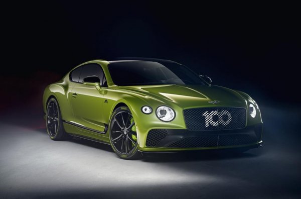 Тази година Bentley отпразнува победата си в състезанието Pikes Peak Hill Climb с пускането на специална версия на Continental GT. Тя е ограничена до 15 бройки, като всички получава новият цвят Radium Green. Логото "100" на решетката, с което се отбелязва 100-годишнината на марката, не е задължително.
