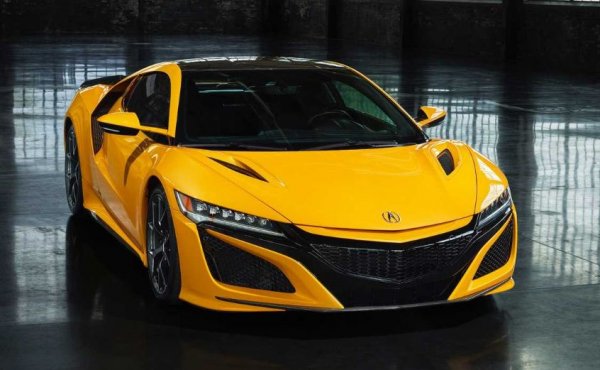 В Щатите луксозните и скъпи модели на Honda се предлагат под марката Acura, като този жълт цвят е дело именно на тази компания. Той изглежда страхотно на хибридния NSX, който няма как да бъде поръчан от тази страна на Атлантика. В Европа суперколата е достъпна в други два забележителни цвята - оранжева перла и червено.

