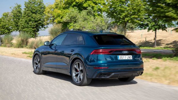 Третият германски премиум-производител не успява да попадне в този списък, тъй като пробегът на нейните plug-in хибридни автомобили в изцяло електрически режим е малко над 50 км. Компанията от Инголщад се опитва да бъде по-конкуртна при изцяло електрическите превозни средства.