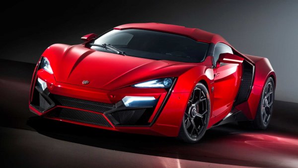 През 2013 година базираната в Дубай компания W Motors шокира света със своята суперкола Lykan Hypersport. Тя получи титаниеви LED-фарове с диаманти и холографски дисплей на централната конзола. При появята си това беше третият най-скъп автомобил, а сега е доста по-назад в класацията. Задвижването му става с 3,7-литров мотор с 6 цилиндъра и двойно турбо, развиващ 780 к.с. и 960 Нм въртящ момент.