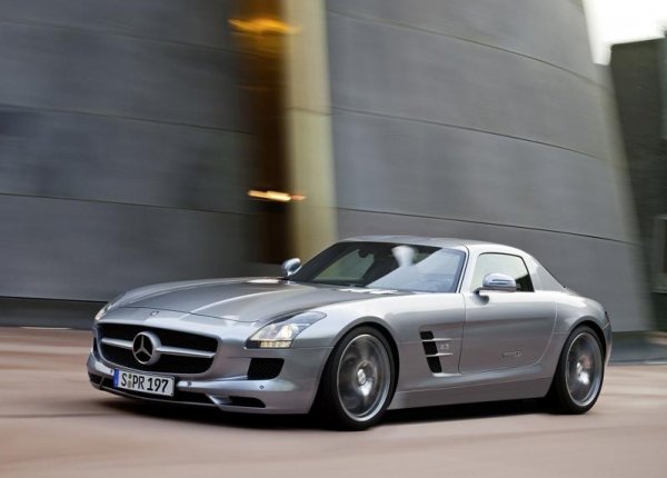 Mercedes-Benz SLS AMG