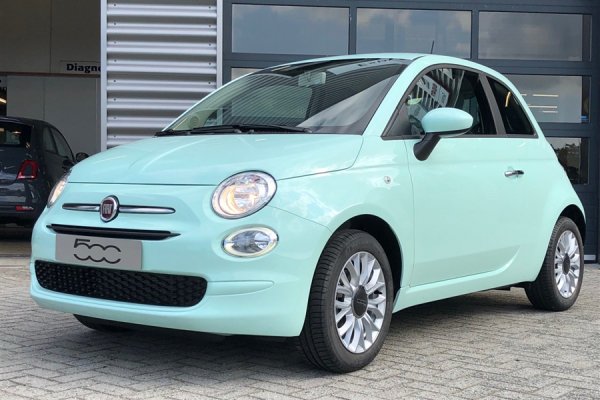 Първата стъпка на италианците ще е да изтеглят 500 от американския пазар, където продажбите намаляха с 44% на годишна база. Шефът на FCA Майк Менли обаче загатна, че компанията планира изобщо да се откаже от най-малките автомобили, защото трудно може да покрие с тях новите евростандарти за емисиите, без да повиши цената им до степен на непродаваемост. 
