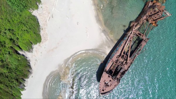 Все още не е доказано дали откъсването му от котва в пристанището на Гитио и засядането му на недалечния плаж е било случайност, или застрахователна измама