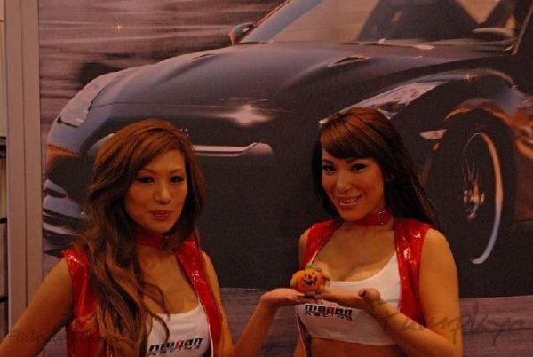 Момичетата на SEMA 2010 