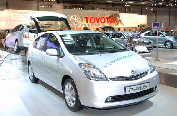 Toyota Prius, бензин/електро хибрид с мощност 113 к.с. и среден разход 4.3 л/100 км. Снимка: UnitedPictures