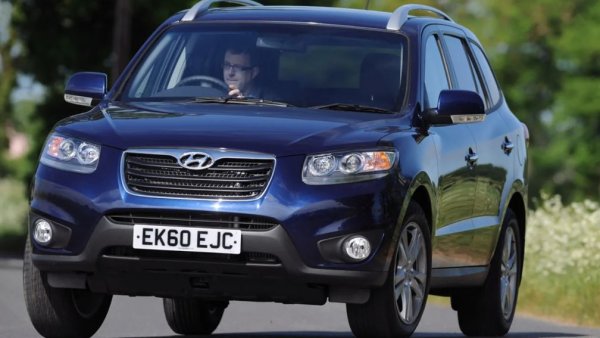 Година на производство: 2008

Двигател: 2,2-литров с 4 цилиндъра, 160 к.с 

Разход на гориво – 7,3 л/100 км

През 2007 г. Hyundai беше на път да се превърне в сериозен съперник на основните европейски и японски фирми, а Santa Fe беше този, който водеше настъплението на марката. На този модел му липсваха му изтънчените маниери на шофиране на лидерите в класа, но това беше компенсирано от атрактивна цена и седем места. Големият багажник – 969 литра, също е сред предимствата на това Santa Fe.