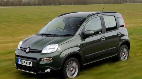 Година на производство: 2013

Двигател: 1,3-литров с 4 цилиндъра, 76 к.с.

Разход на гориво: 4,7 л/100 км 

Fiat Panda се появи на пазара в началото на 2012 г., но версия с 4х4 излезе година по-късно. Поставянето на система за задвижване на четирите колела в градски автомобил няма голям смисъл на пръв поглед, но именно Fiat представи първата Panda 4x4 през 1983 г. и продаде 6,5 милиона екземпляра от нея. В допълнение към задвижването на четирите колела, Panda 4x4 приветства стоманени плочи, пластмасови брони и разширения на калниците, повдигнато окачване за по-добър клиренс и нов, електронен заден диференциал за истински офроуд. Fiat дори добави 15-инчови алуминиеви джанти, оборудвани с гуми за кал и сняг, когато нещата станат трудни през зимата. 