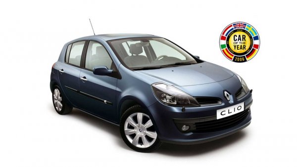 Renault Clio е един от двата модела, които два пъти печелят първо място в историята наградите Автомобил на годината в Европа. През 1991 г. призът е присъден на първото поколение, което изпреварва Nissan Primera и Opel Calibra.
През 2006 г. носител на наградата става Clio III, който в крайния вот побеждава Volkswagen Passat и Alfa Romeo 159. Volkswagen Golf също е два пъти носител на престижния приз.