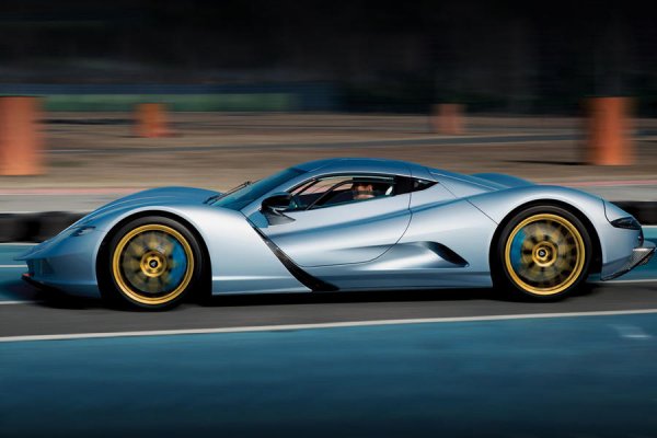 Японската електрическа хиперкола има претенции за титлата „най-бързият автомобил в света“. Задвижван от четири електрически мотора със зашеметяващата комбинирана мощност от 2000 к.с., като ускорението от 0 до 100 км/ч отнема 1,7 секуди. Батерията с 64 кВт/ч осигурява пробег от 450 км с едно зареждане. Aspark планира да построи само 50 бройки, всяка от които ще струва 2,5 млн. лири.