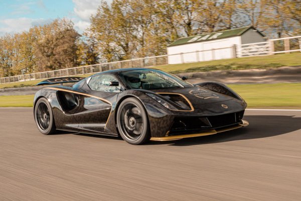 Когато Lotus най-накрая разкрие официалните данни за производителността на своята хиперкола с 2000 к.с., тя вероятно ще се премести по-напред в списъка. Засега обаче от компанията твърдят единствено, е ускорението от 0 до 100 км/ч ще става за по-малко от 3 секунди, а максималната скорост ще е над 200 мили в час. Колата безспорно ще бъде впечатляваща като поведение заради теглото си от 1700 кг. и различните режими на движение.