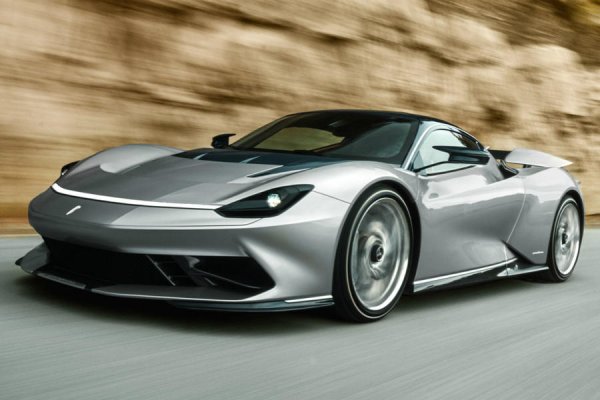 Под каросерията от въглеродни нишки на Battista е поставен същия механизъм, използван в Rimac C_Two. Това са 4 електромотора със съвкупна мощност от 1800 конски сили, които осигуряват ускорение от 0 до 100 км/ч а 2 секунди. Около 50% от компонентите на Battusta са същите като при Rinmac, като ще бъдат произведени само 150 бройки. Всяка от тях ще струва 2 млн. лири.