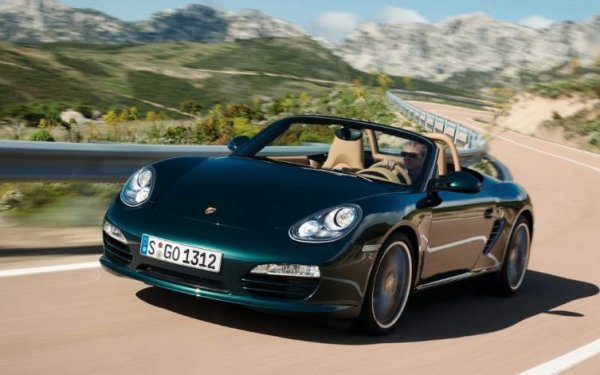 Спортните автомобили от известни автомобилни производители обикновено имат дълъг живот, стига да не попадат в инциденти. Това обаче означава и доста по-високи цени, като доказателство е първото поколение на Porsche Boxer. За цената на Duster може да се купи автомобил от модела на 20-25 години.

В случая трябва да се внимава доста и да се направи внимателен оглед на състоянието на харесания екземпляр, тъй като има възмоност той да е бил използван много често на състезателна писта. А това няма как да не се отрази на състоянието му.