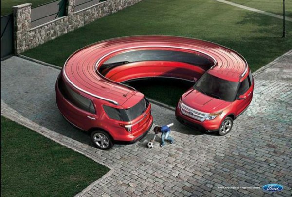 Това, че кросоувърът Explorer разполага с камери, които са задължителни за всеки нов автомобил в САЩ от 1 май 2018 г., компанията Ford съобщи по този начин. Нагледно и разбираемо за всеки.