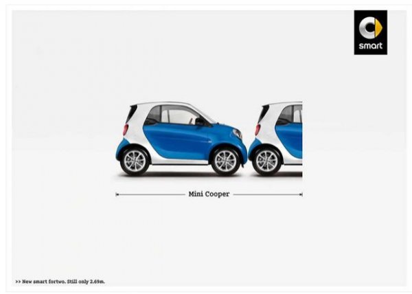 А това е нагледно сравнение на последното поколение на Fortwo с най-близкия потенциален съперник, което трябва да покаже още по-красноречиво компактността на ситикара.