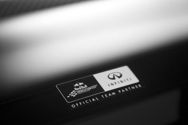 Infiniti FX Sebastian Vettel