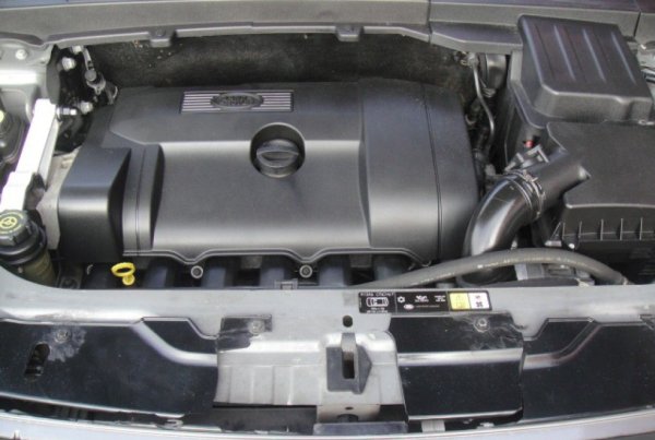 Най-надеждният и непретенциозен е аспирираният Volvo R6 3.2 (233 к.с.), чийто ресурс е над 350 00 км. Има си е недостатъци - например ускорено износване на зъбни колела и лагери на задвижването. Самата верига обаче е изключително издръжлива. За съжаление, предложенията с този мотор са по-малко.