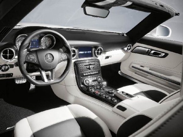  Mercedes-Benz SLS AMG Roadster