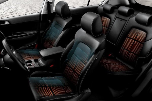 Много шофьори не знаят, че колата им може да предложи не само отопляеми седалки, но и отопляем волан. Тази функция е незаменима през зимните месеци, когато влизането в студена кола се превръща в истинско предизвикателство. Само за няколко минути пътуване ще се почувствате топло и удобно благодарение на равномерното отопление. Съвременните автомобили дори могат да предложат различни нива на отопление, така че водачът и всеки пътник да могат да настроят температурата, която им е удобна.
