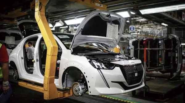 "Ефектът върху производството ни е около 15-20%. Това е много. Трябва да преразгледаме бизнес модела си и да помислим как да оптимизираме инженерната част, за да се защитим от подобни проблеми в бъдеще".
