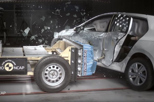 По време на краш-тест на Volkswagen Golf 8 от EuroNCAP, задната врата се отвори. Въпреки това, автомобилът получи максималните 5 звезди.