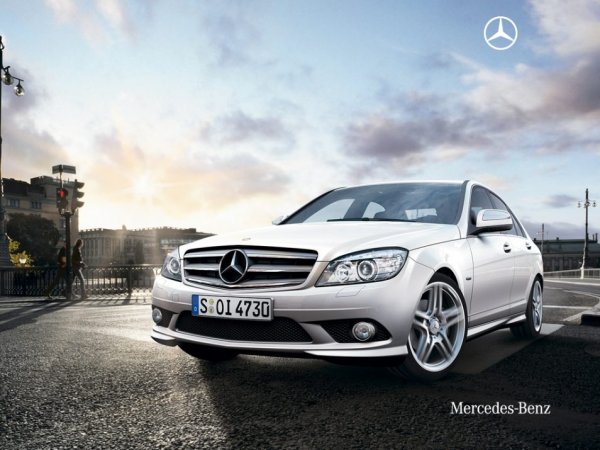 Двигател V6 с обем 3.0 литра; Мощност 224 конски сили; Среден разход 8.0/100  