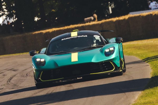 Фестивалът на скоростта бе първият шанс да видим на родната му територия новата хиперкола на Aston Martin с мощност 1064 к.с.. Производството на Valhalla е планирано да започне скоро.
