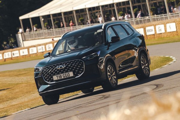 Китайският гигант Chery пусна и едноименната си марка във Великобритания, в допълнение към дъщерните Omoda и Jaecoo. Първият й модел ще бъде Tiggo 8 Pro, голям SUV.

