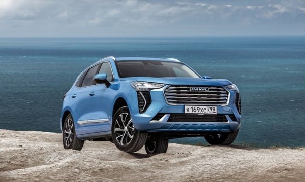 Най-популярният кросоувър на руския пазар е китайският Jolion, който обаче се сглобява на руска земя, в завода на GWM в Тула. Руската версия се отличава от предлагания в България Jolion с по-бедното си оборудване от гледна точка на системи за безопасност. През октомври моделът отчита 19% спад на годишна база в Русия, но все още държи 5.6% дял от общия пазар на леки автомобили. 
