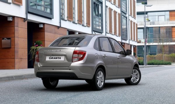 Първият продукт на по-сериозното партньорство на АвтоВАЗ и Renault дебютира още през 2011 година, на платформата на предишната Лада Калина, но с доста френски агрегати. След началото на войната в Украйна последните бяха заменени с азиатски компоненти. Ниската цена и оттеглянето на корейските конкуренти от Hyundai и Kia направиха Гранта убедителен лидер на руския пазар. Но сега моделът отчита 28% спад на годишна база, а пазарният му дял се е стопил от 12.4% до едва 9.1%. 
