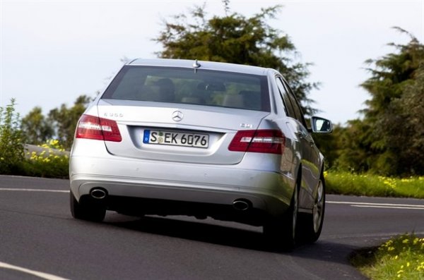 Новите BMW 5-series и Mercedes E-class
