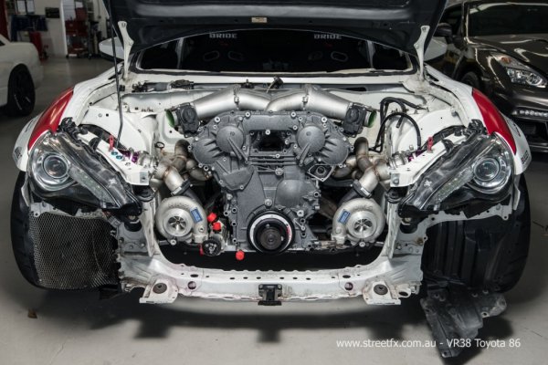 Toyota GT86 с двигател от Nissan GT-R