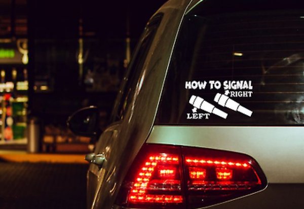 Цели 7 на сто от американските шофьори, запитани защо не подават сигнал при смяна на лентата, отговарят: защото така е по-вълнуващо. Впрочем такива има предостатъчно и в България - пилоти с Skoda Octavia или, още по-често, с... (виж следващата снимка).
