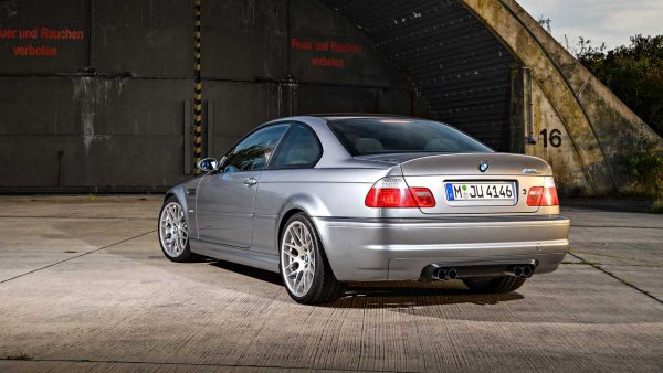 Първата среща на Кларксън с M3 CSL, макар и преди вече доста години, се оказа вълнуваща – не само защото се състоя по пътищата на остров Ман. Там, където се провежда страховитата мотоциклетна надпревара и където няма ограничения на скоростта.