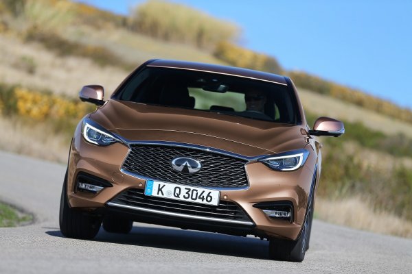 Infiniti Q30