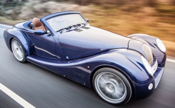 Феновете на предаванията Top Gear и The Grand Tour знаят, че Хамънд обича три типа превозни средства - мотоциклети, масъл-карове и британски автомобили. Отчитайки последното, напълно нормално е той да има и Morgan в колекцията си. Хамънд не се притеснява от шегите по адрес на колата от страна на колегата си Джереми Кларксън и се наслаждава на неговия V8 двигател V8 от BMW.
