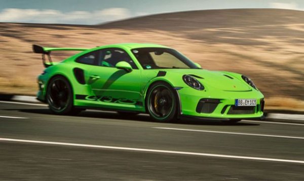 Хамънд e притежавал няколко автомобила от марката Porsche, включително модела 911 SC от 1982 г. Има още 928 от 1994 г., 911 Carrera S от 2006 г. и 911 GT3 от 2016 г. Сега водещият е собственик на Porsche 911 GT3 RS.