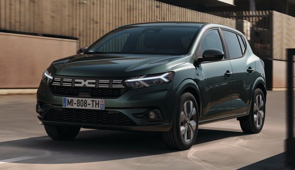 Румънският модел си остава безапелационен лидер на Стария континент, като това е единственият автомобил с над 200 000 реализирани продажби през тази година. С ръст от 16,4% Sandero почти сигурно ще завърши годината на първо място.