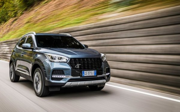 DR Motor Company е италианска компания, която адаптира за европейския пазар модели на китайската Chery, и дори е представена в България чрез "Автомотор". През последните години италианците въведоха по-актуални китайски модели и резултатите се виждат: 202% ръст на годишна база, воден основно от новия кросоувър DR 4.0.
Най-продавани модели: 
DR 4.0 - 7410
DR 5.0 - 1820
ЕVO 3 - 1537
DR3 - 1507
DR 6.0 - 1500
DR F35 - 1170