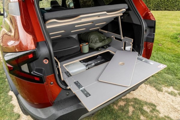 Спалният комплект се предлага в комбинация с ниво на оборудване Extreme