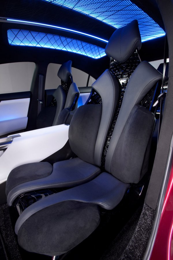 Детройт 2012 - Toyota NS4 Plug-in Hybrid Concept