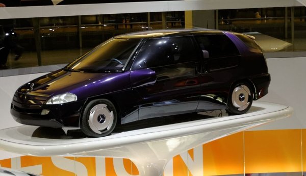 Необичаен концептуален модел, създаден за автосалона в Детройт през 1991. С него Mercedes въвежда някои бъдещи серийни технологии - автономен круиз контрол (влязъл в производство през 1999 като Distronic), активен асистент за сляпата точка и за следване на лентата (въведени чак през 2010), покрив със соларни клетки, ксенонови автоматични светлини, система за следене на налягането в гумите (1999), сензор за дъжд, електронна карта вместо ключ (1998).