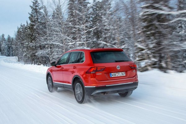 По-добрите предложения са след фейслифта на първото поколение на модела през 2013 година, както и второто. Ако търсите автоматик, разгледайте варианта с Aisin TF60 и система за задвижване на четирите колела, комбинирани с 2,0-литров бензинов двигател със 170 к.с. Този мотор и трябвало да издържи до 300 000 км, след като на няколко пъти беше усъвършенстван от инженерите на Volkswagen и основният му проблем – големият разход на масло, беше разрешен успешно.

За тази сума се срещат екземпляри с приемлив пробег от 50 000 км, които разполагат с отлично окачване и близо до идеалната ергономия.