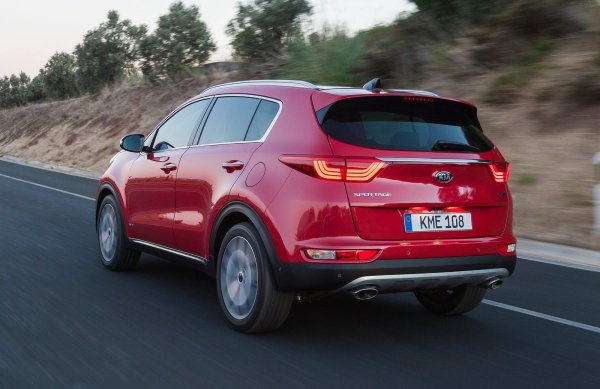 За модела се предлагат различни варианти – както само механични, така и с автоматични скорости. Задвижването е към предните колела или със система 4х4. Предложенията с предно предаване са по-евтини, което е в реда на нещата. Има оплаквания от окачването при версията със задвижване на четирите колела, но те не са фатални. Сред слабостите също така се посочват работата на системата за поддържане на лентата на движение, както и евтината кожа на волана и не особено високото качество на боята. Като цяло – това не са големи драми.