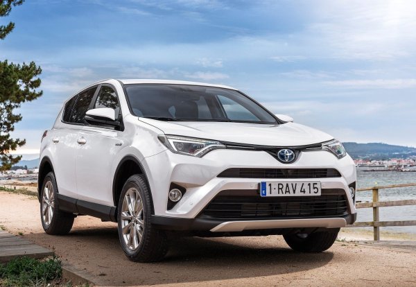Пътен просвет &ndash; 197 мм

Обем на багажника &ndash; 577 литра

Няма как подобен списък да мине без един от най-добрите кросоувъри в историята. Успехите на RAV4 се дължат именно на надеждността му, но топ-версията с 2,5-литров двигател със 180 к.с. струва повече. Същото важи и за отличния 2,2-литров турбодизел със 149 к.с. Базовата версия с 2,0-литров агрегат със 146 к.с. не се предлага с хидроавтомат, а само с вариратор или ръчни скорости.
