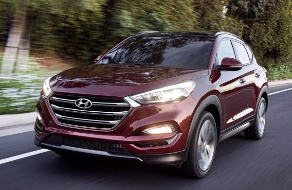 Пътен просвет &ndash; 180 мм

Обем на багажника &ndash; 488 литра

Корейският кросоувър до голяма степен напомня на братчето си Kia Sportage, с когото разделят едни и същи платформа и задвижващи агрегати. В случая се препоръчва достатъчно мощния 2,0-литров мотор със 166 к.с., за който вече стана дума, че в началните години имаше проблеми, но те бяха разрешени успешно от корейския производител. Дизелът е добро решение откъм разход на гориво, но той е 1,7-литров и развива 114 к.с., което понякога изглежда недостатъчно.