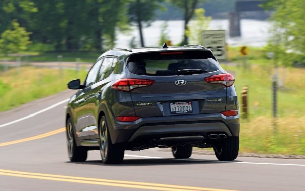 Предлагат се и вариант с 1,6-литров (136 к.с.) и с 2,0-литров дизел (181 к.с.), като те определено си заслужават повече. Скоростните кутии и системата за задвижване на четирите колела също не създават проблеми и спокойно изкарват над 100 000 км, без да се налагат каквито и да е ремонти по тях.

Трябва да се отбележи и много по-доброто качество на материалите в сравнение с предишните модели, а също така и просторния салон. Собственикът трябва да бъде готов за проблеми с електрическата система, като по някога се налага преинсталиране на софтуера.