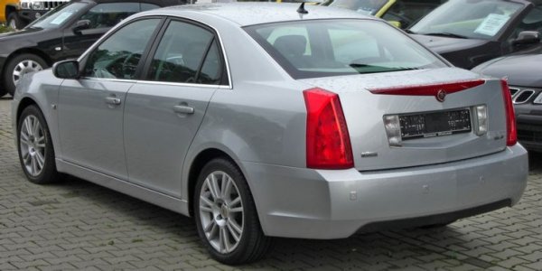 Така се появи BLS, който се отличава от всички останали модели на марката по това, че е единственият Cadillac, специално проектиран за европейския пазар. Някои версии използваха 1,9-литров дизелов двигател, взаимстван от Fiat. Като замисъл BLS не беше толкова лош, но не успя да се наложи на пазари и в крайна сметка се провали.