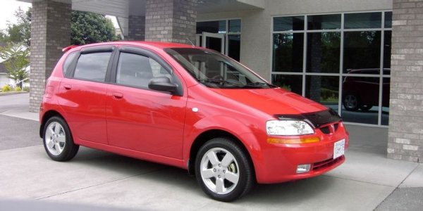 Използването на Chevy Aveo/Daewoo Kalos като отправна точка само по себе си е ужасна идея, но всъщност именно Pontiac G3 е най-лошият от трите модела. Причината е, че той взима всичко, с което американската марка спортни коли на GM се е превърнала в легенда и просто го изхвърля през прозореца.