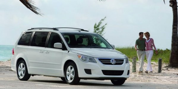 Това е един от най-озадачаващите автомобили, който е продукт на идеята за ребрандиране. По това време - началото на 2000-те години, Volkswagen е в партньорство с  Chrysler Group и то води до появата на миниван на платформата на Chrysler RT, който е с емблема на VW и се казва Routan.